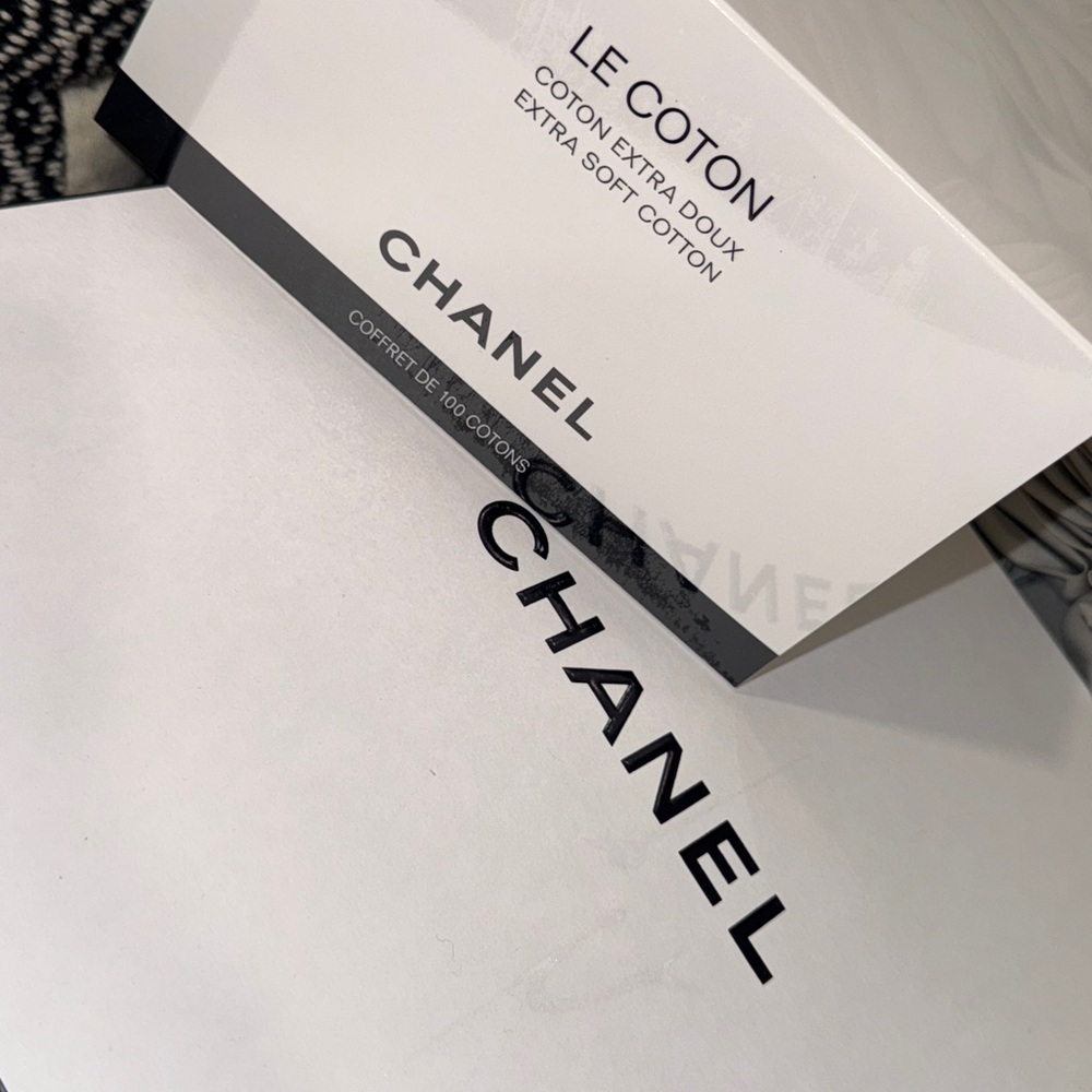 Chanel Le Coton Extra Soft Cotton Pads (100ct) Cleansing Organic Cotton Logo